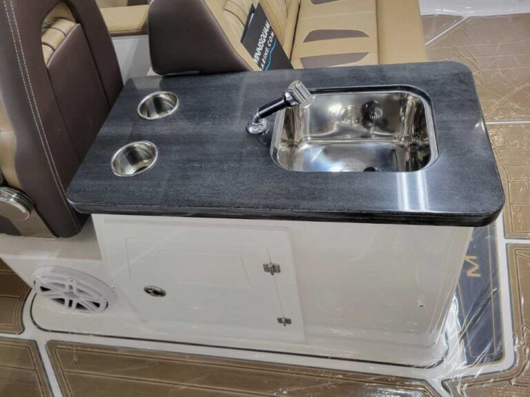 2026 Monterey Elite 30 Twin 300HP Joystick! US-RGFED267J526 [photo 31]